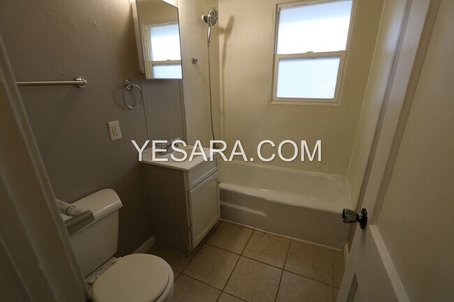 Foto del edificio - 112-112 Melrose Ct