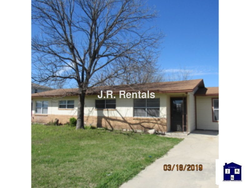 Primary Photo - 203 W Bobwhite Ln