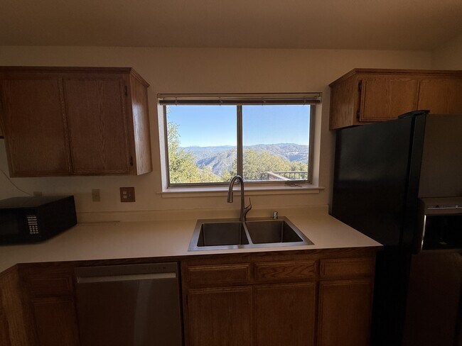 Foto del edificio - 10201 Ponderosa Way