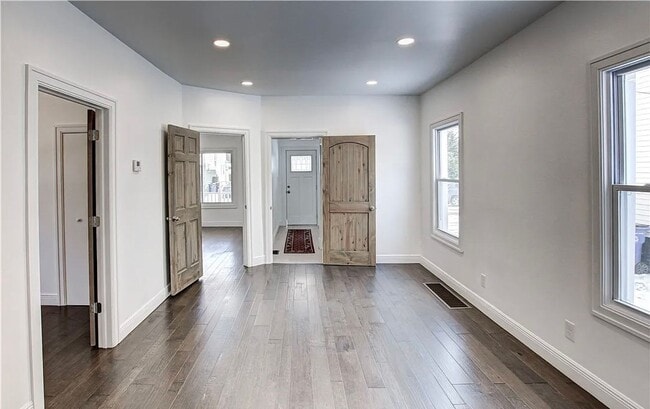 Building Photo - 87th,W.1308