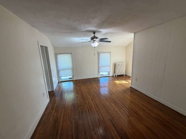 Building Photo - * Generously Sized 3-bedroom, 1.5 Bath in LeRoy Available Now! *