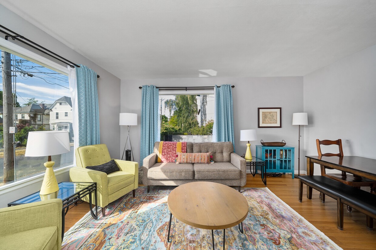 Living Room - 1112 N 4th St