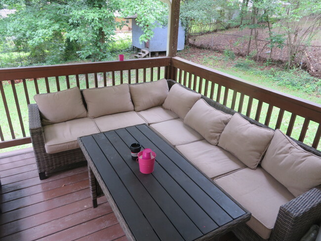large backyard covered deck - 3755 Cedar Hurst Way