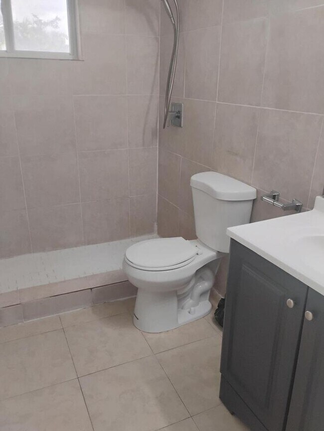 Foto del edificio - 4116 Riverside Dr