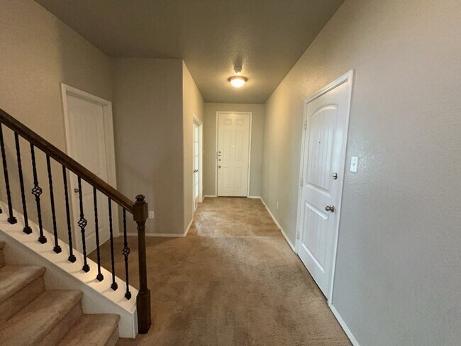 Foto del edificio - 8217 Spruce Meadows Dr
