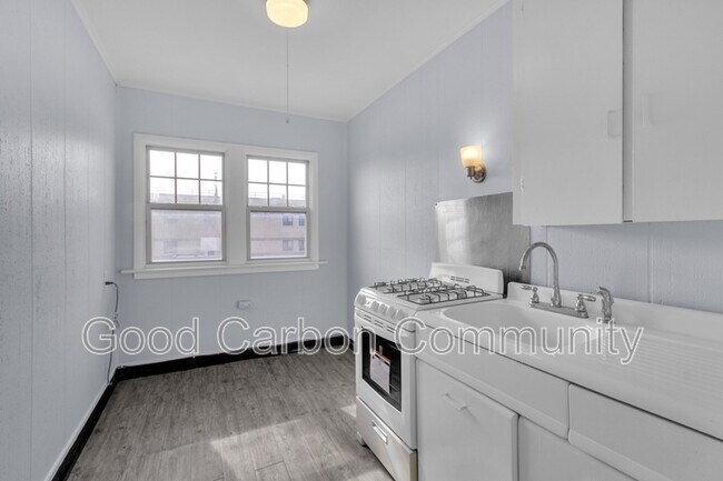 Building Photo - 2720 Main St