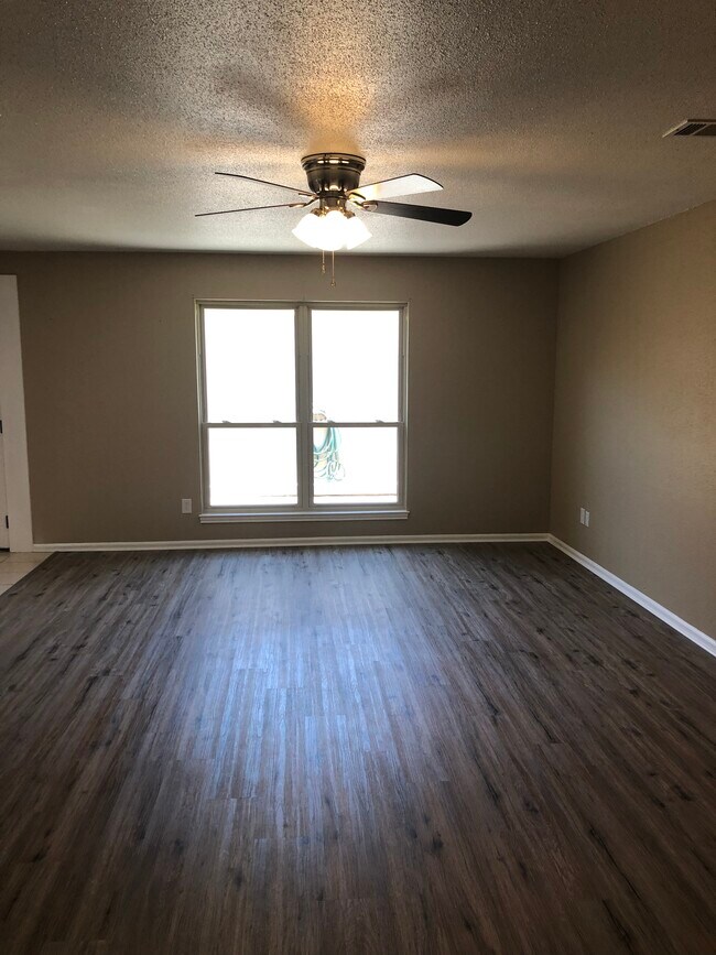 Foto del edificio - 1040 Green Meadow St