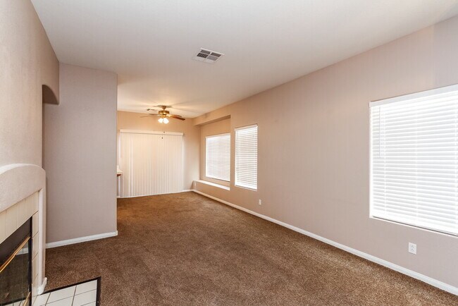 Foto del edificio - 1070 Warm Canyon Way