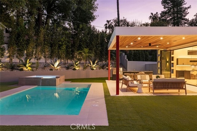 Foto del edificio - 22020 Alizondo Dr