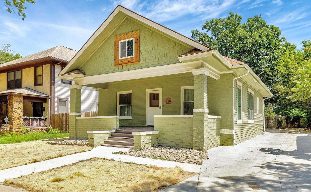 Foto principal - 228 S Erie St
