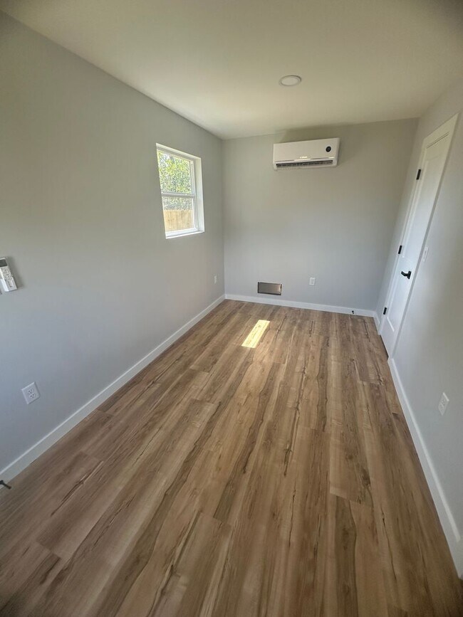 Foto del edificio - 7209 Lake Suzzanne Ln