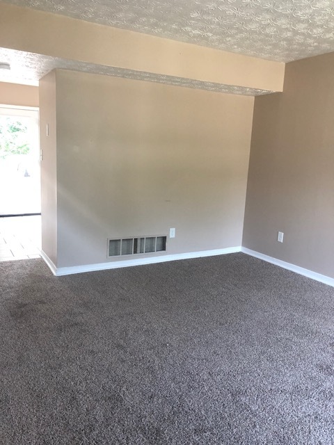 Building Photo - 213 Donalynn Dr
