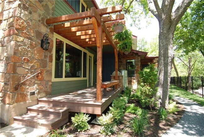 Foto del edificio - 722 Harris Ave