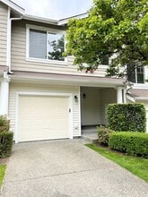Building Photo - 4901 Lake Place S