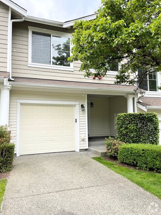 Building Photo - 4901 Lake Place S