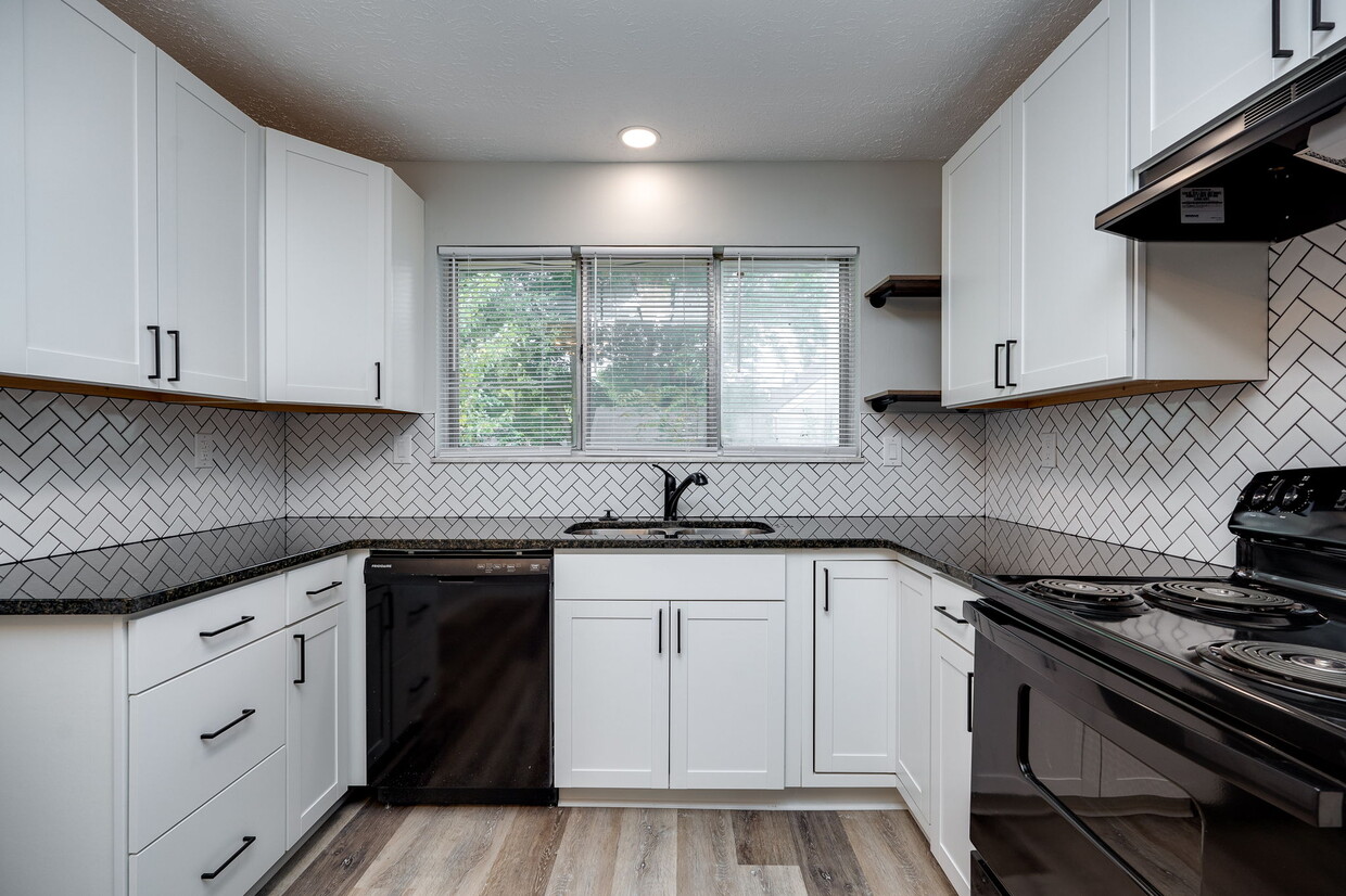 Kitchen - 1053 Lexington Ave