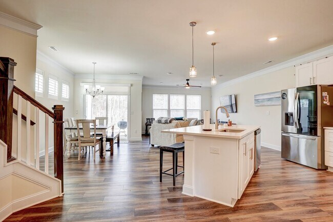 Foto del edificio - 3 Bedroom Townhouse in Harrisburg with Garage