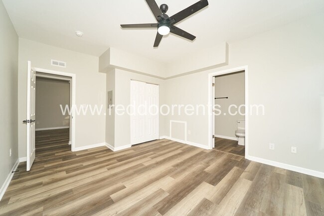 Foto del edificio - 1329 E Market St