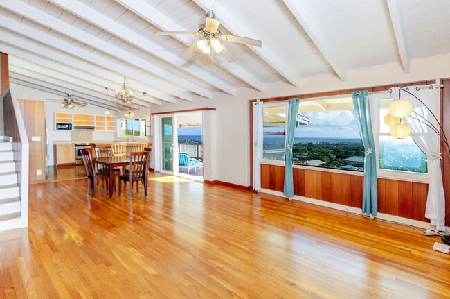 Building Photo - 3 Bedroom/1.5 Bath Home in Kahala w beauti...