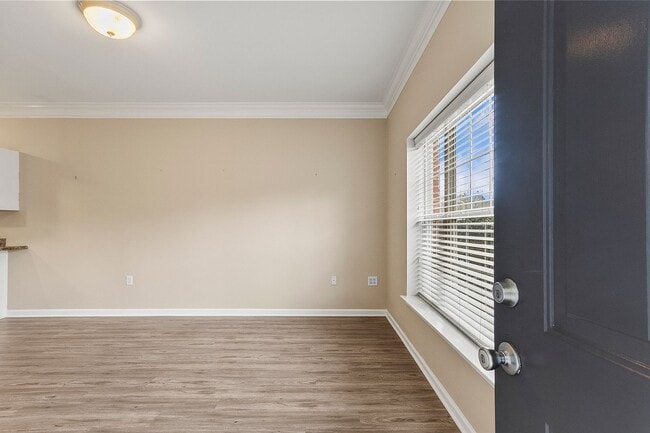 Foto del edificio - First Floor Capstone Quarters Available Now