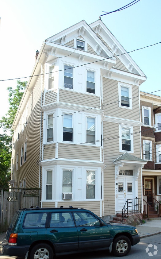 Primary Photo - 10 Bynner St