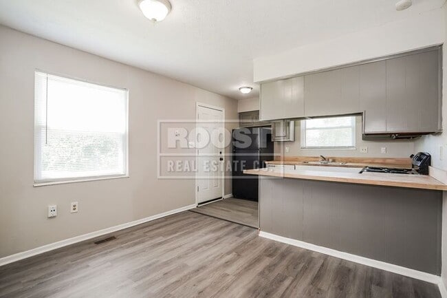Building Photo - 5623 Chatford Dr