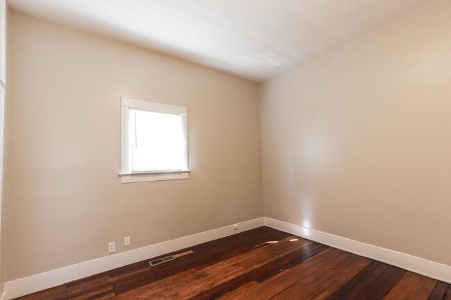 Building Photo - Newly Renovated 1 bedroom House ***Not Section 8 Approved***
