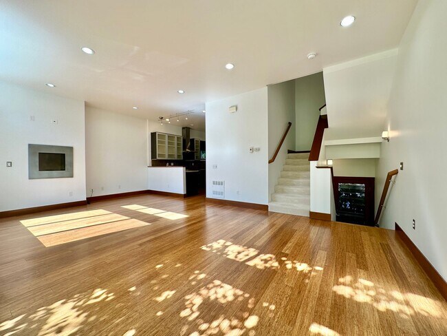 Foto del edificio - Stunning Townhome for Lease  in Seattle’s ...