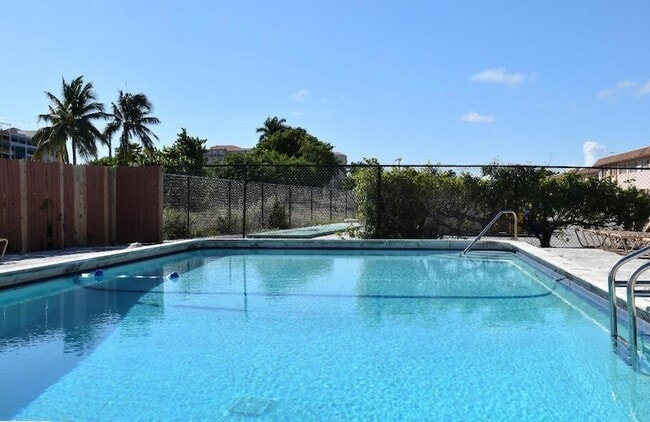 Photo - 650 SW 2nd Ave Apartment