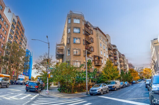 Building Photo - Linden Grove