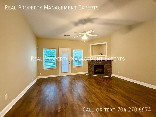 Building Photo - 3116 Village Glen Ln