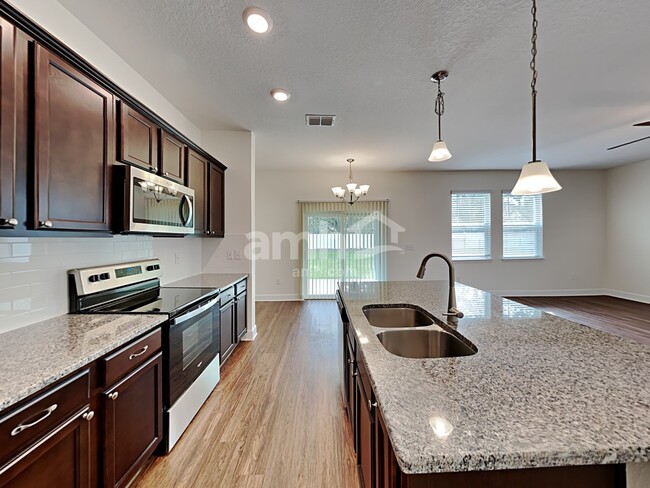 Foto del edificio - 2811 Wilder Meadows Ln