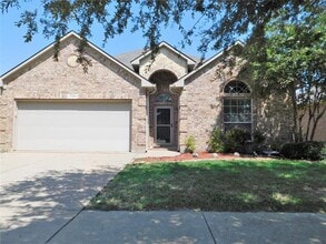 Building Photo - 3324 Hornbeam St
