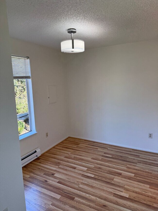 Foto del edificio - Updated 1 Bedroom 1 Bath Upper Unit Condo in Lynnwood $1600 month.