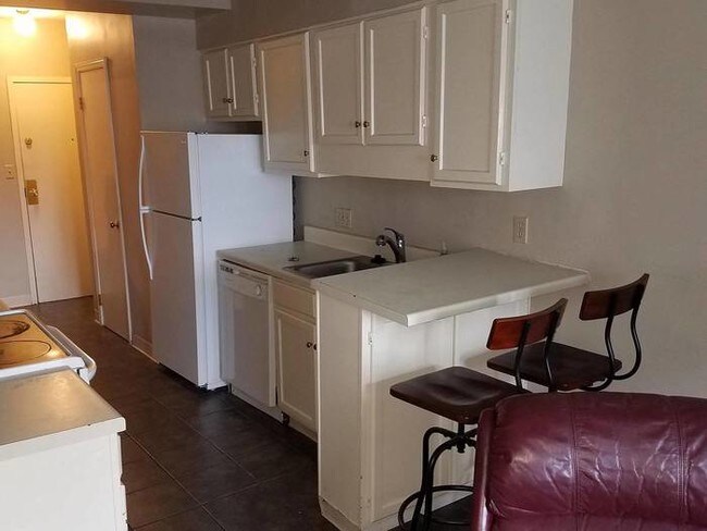 Foto del edificio - Apartment in the Heart of Five Points