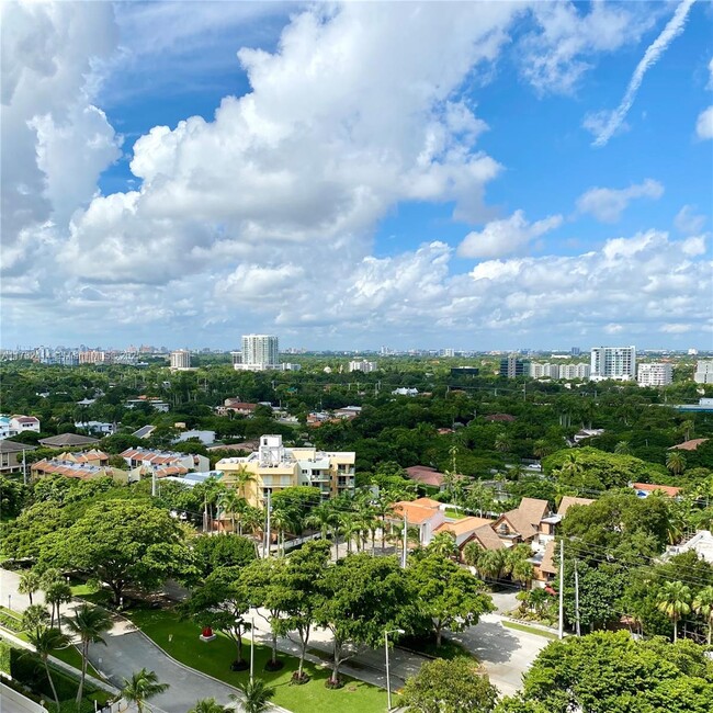 Building Photo - 1901 Brickell Ave