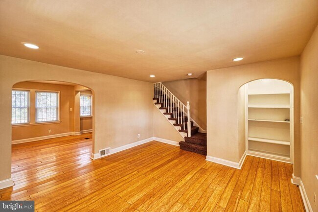 Building Photo - 408 Oakwood St SE