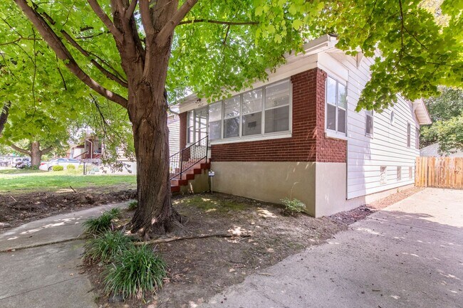 Building Photo - 4527 S 3rd St