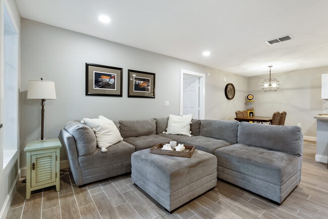 Building Photo - 7424 Vista Way