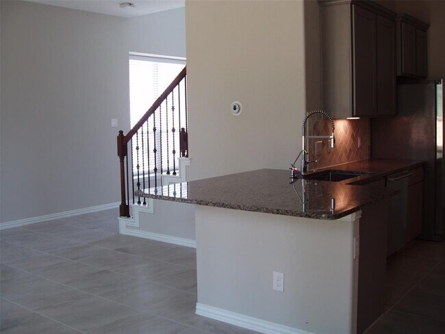 Building Photo - 210 Moon Dance Ct