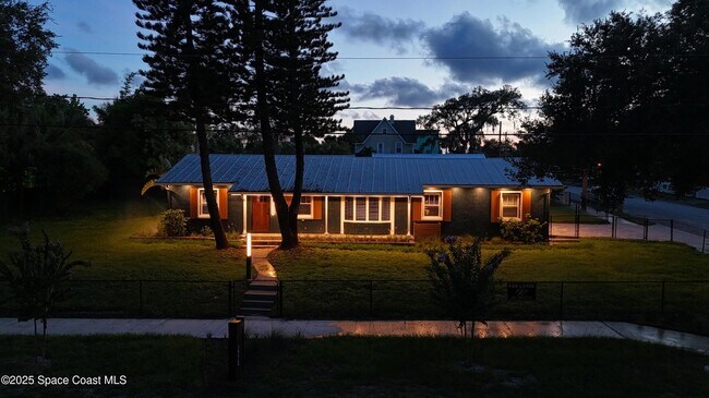 Foto del edificio - 1712 Pineapple Ave