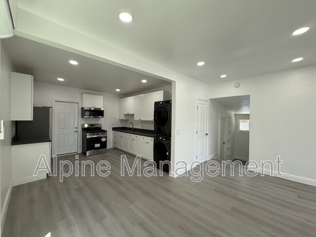 Building Photo - 109 Broadway