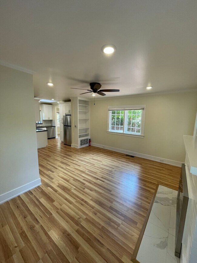 Foto del edificio - Remodeled 1 Bed 1 Bath home with beautiful...