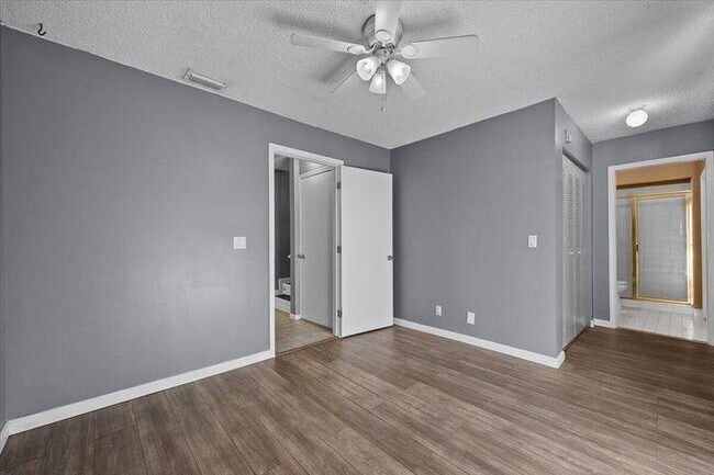 Foto del edificio - 12556 Woodmill Dr