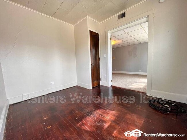 Building Photo - 610 N Buxton St