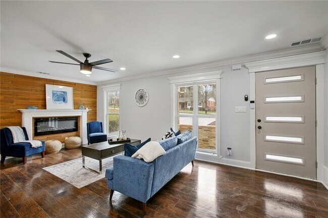 Foto del edificio - 3499 Fairlane Dr NW