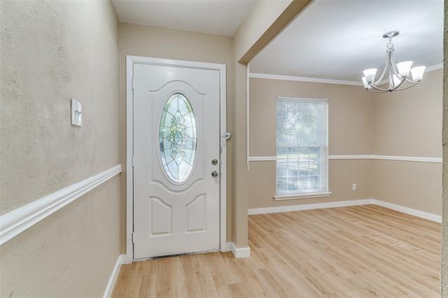 Foto del edificio - 1605 Meadowglen Ln