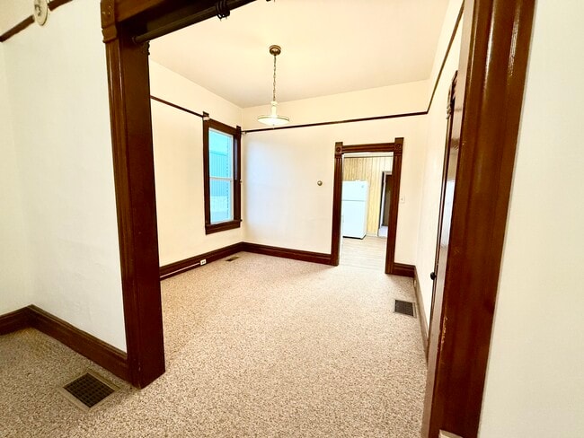 Building Photo - 826 S Montana St