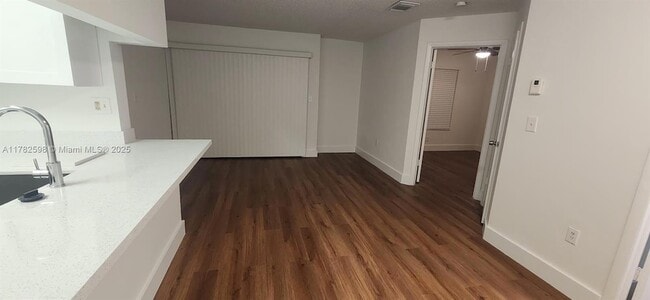 Foto del edificio - 17320 NW 67th Pl