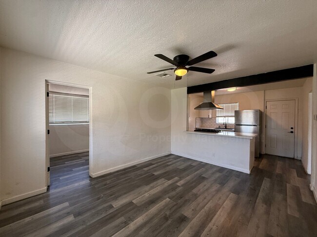 Building Photo - 426 N 17th Ave